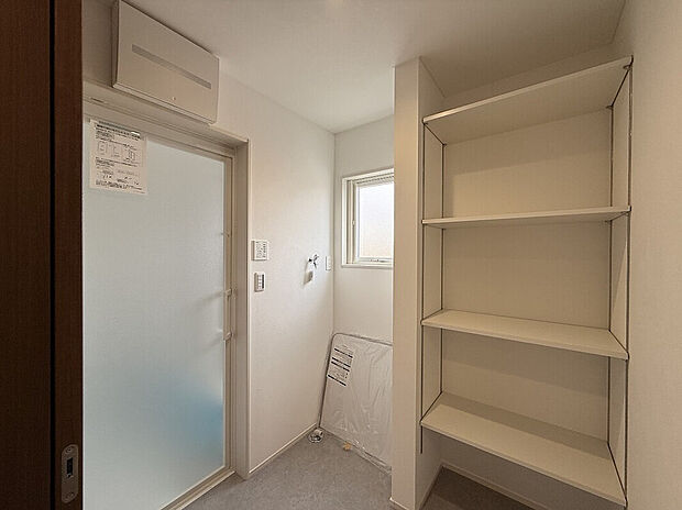 【ランドリールーム】洗濯から室内干し、収納までを一カ所にまとめた機能的なランドリースペース。