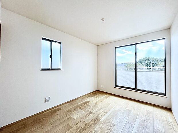 明るいバルコニーサイドに洋室を設置。目覚めの良い寝室に。