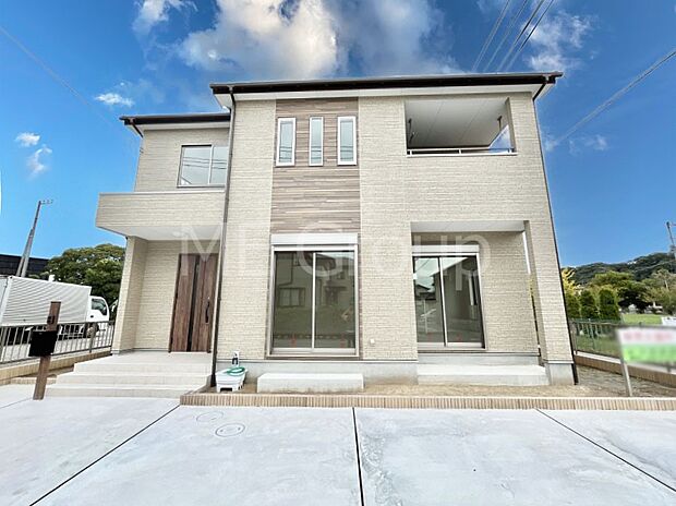 たっぷりの陽光と心地よい風が舞い込む住まい 