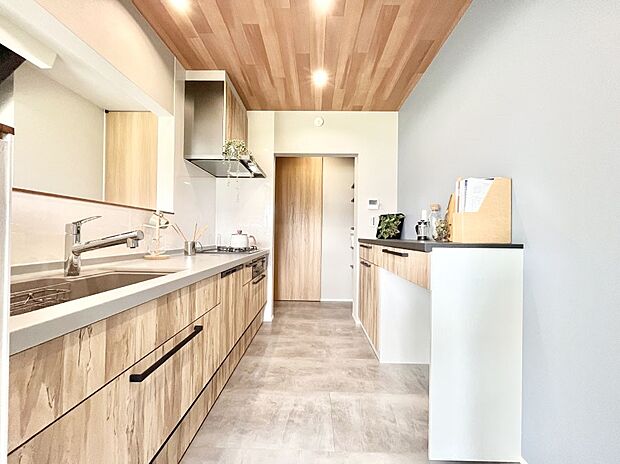 ゆとりあるキッチンではご家族と楽しくお料理ができます。