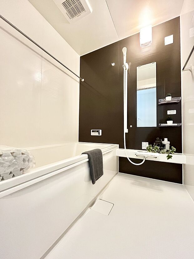 落ち着いた雰囲気でゆっくりお寛ぎいただけるバスルーム