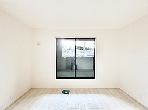 明るいバルコニーサイドに洋室を設置。目覚めの良い寝室に。