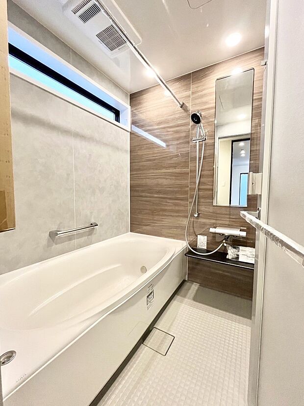 落ち着いた雰囲気でゆっくりお寛ぎいただけるバスルーム