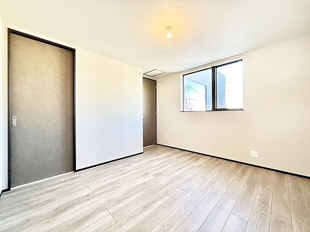 ウォークインクローゼットがあるお部屋！季節ごとの入れ替えも不要で便利です。