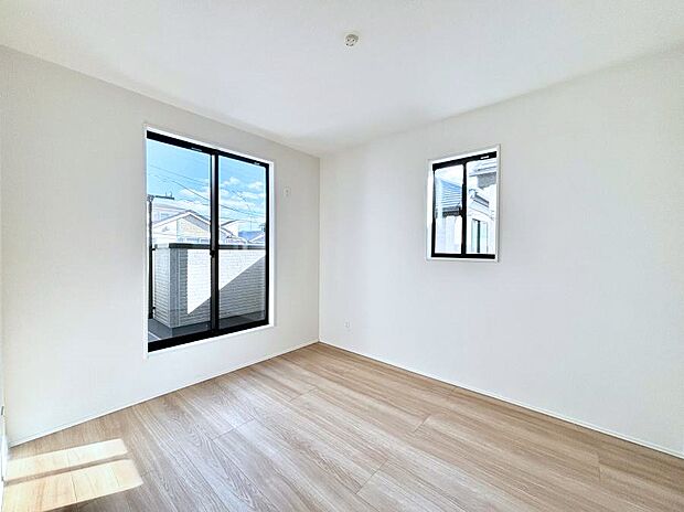 明るいバルコニーサイドに洋室を設置。目覚めの良い寝室に。