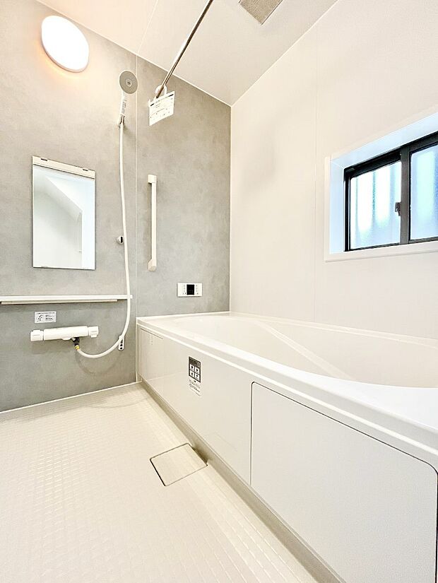 落ち着いた雰囲気でゆっくりお寛ぎいただけるバスルーム