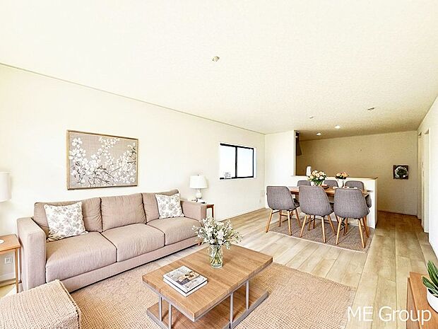 落ち着いた雰囲気のＬＤＫは家族みんなの快適空間※家具はCGです