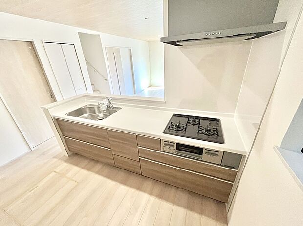 料理をしながらでもご家族との会話を楽しめる対面キッチン