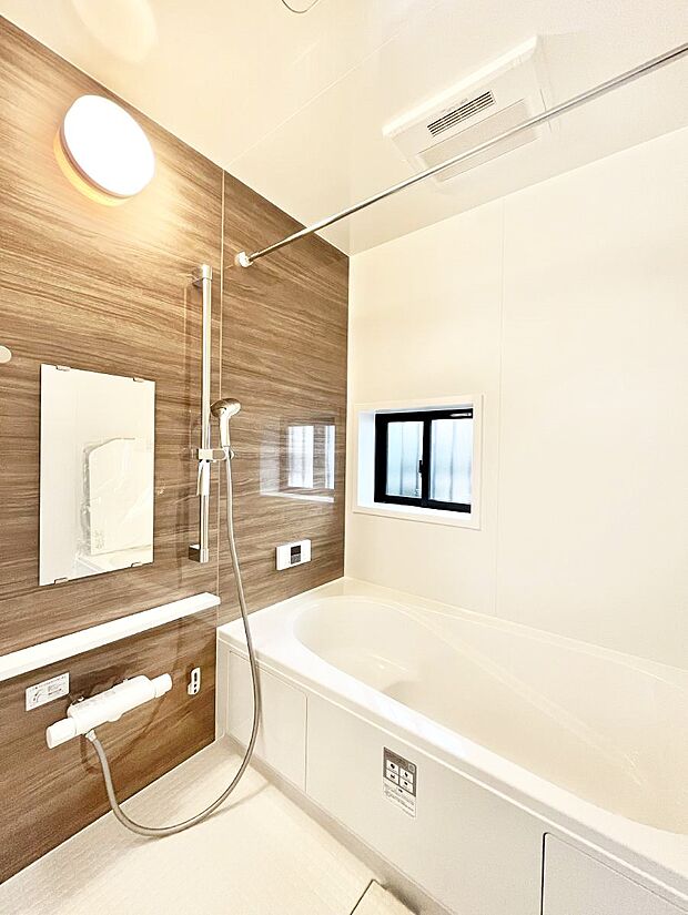 落ち着いた雰囲気でゆっくりお寛ぎいただけるバスルーム