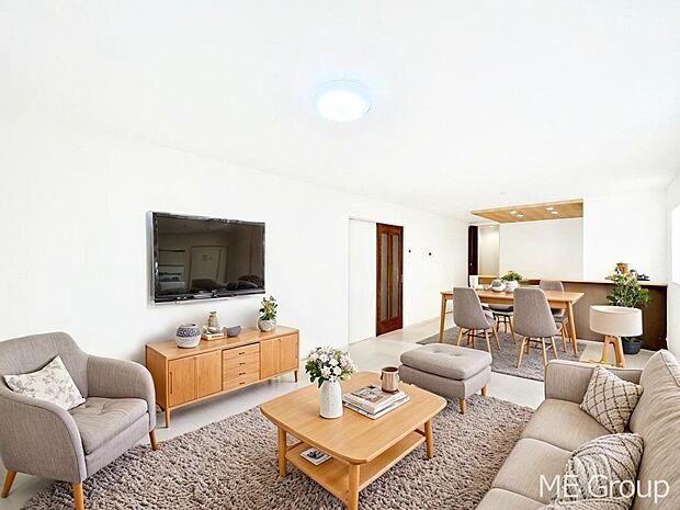 開放感溢れる広々リビングで家族団らんが過ごせます　※家具はCGです