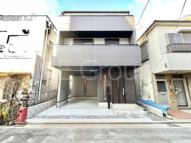 洗練された外観、上質な住空間が広がる室内は永く安心して過ごせる住居です。 