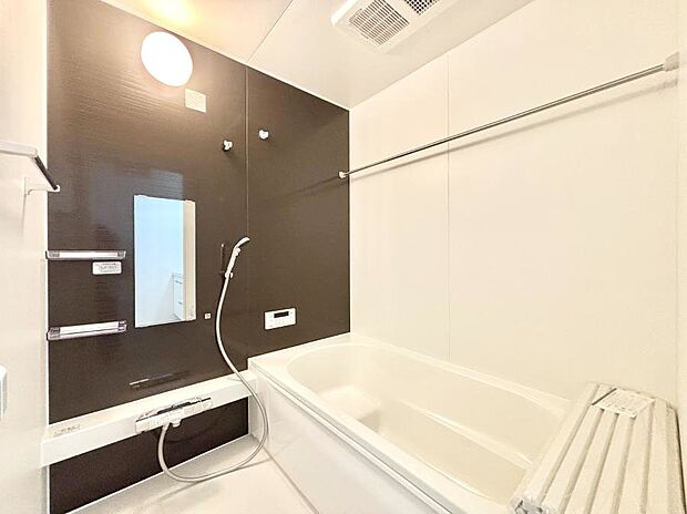 落ち着いた雰囲気でゆっくりお寛ぎいただけるバスルーム