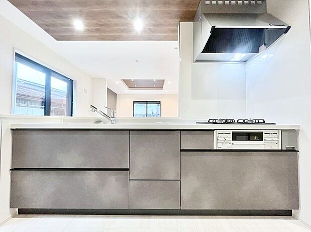 広々とした使い勝手の良いキッチンで日々のお料理も楽しくなりそう