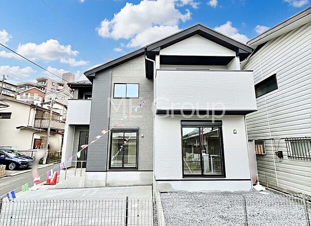 洗練された外観、上質な住空間が広がる室内は永く安心して過ごせる住居です。 　