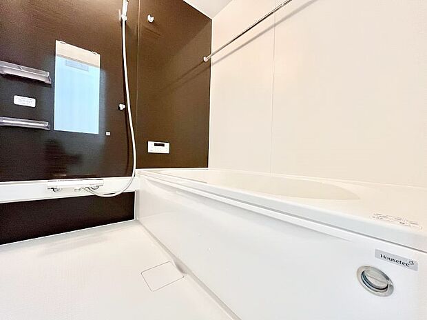 落ち着いた雰囲気でゆっくりお寛ぎいただけるバスルーム　