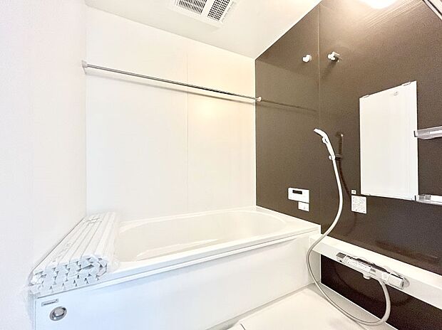 落ち着いた雰囲気でゆっくりお寛ぎいただけるバスルーム