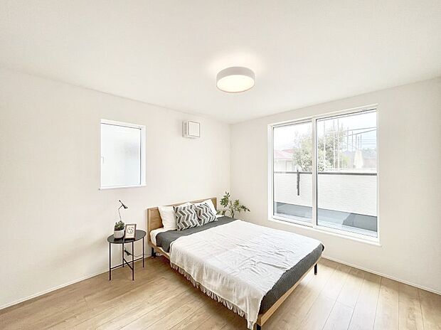 明るいバルコニーサイドに洋室を設置。目覚めの良い寝室に。