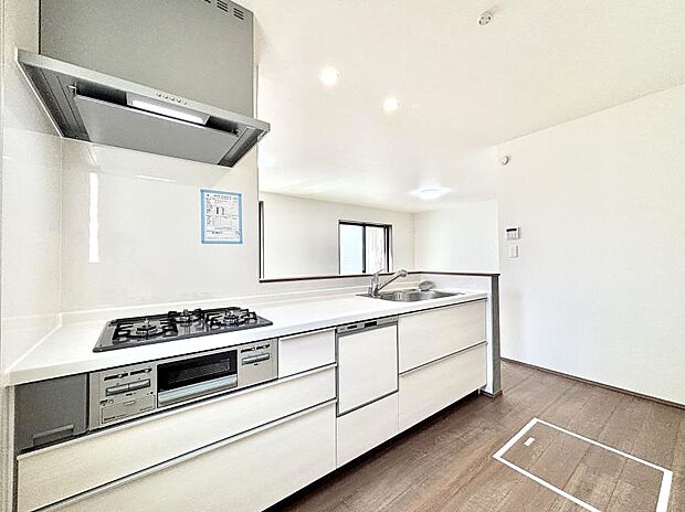 料理をしながらでもご家族との会話を楽しめる対面キッチン