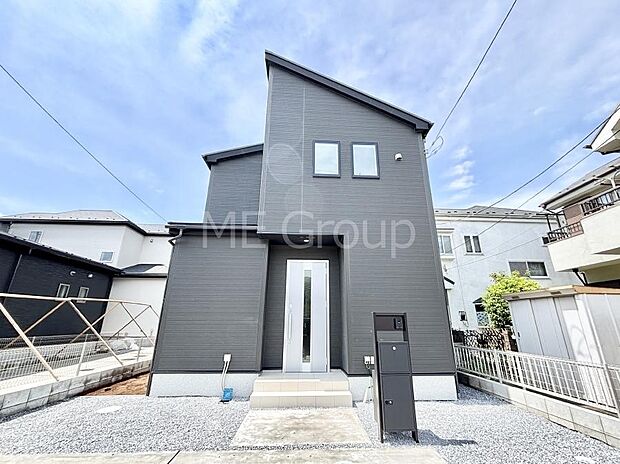 洗練された外観、上質な住空間が広がる室内は永く安心して過ごせる住居です。 