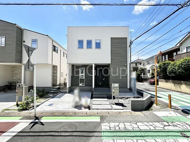 シンプルで落ち着きのある建物は住むかたの個性でオリジナルなものになっていきます。