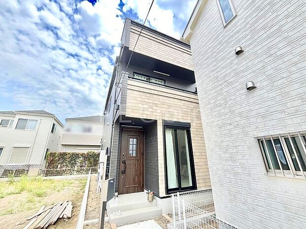 シンプルで落ち着きのある建物は住むかたの個性でオリジナルなものになっていきます。