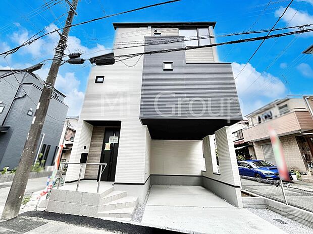 洗練された外観、上質な住空間が広がる室内は永く安心して過ごせる住居です。
