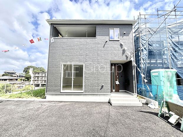 たっぷりの陽光と心地よい風が舞い込む住まい