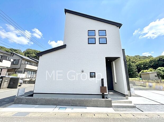 洗練された外観、上質な住空間が広がる室内は永く安心して過ごせる住居です。