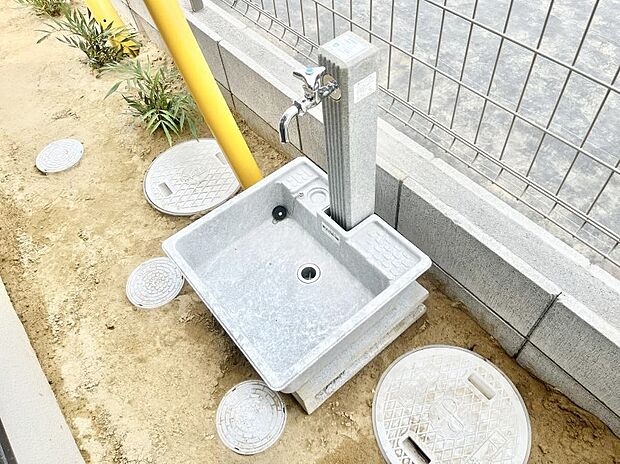【その他現地】外水栓があると、庭のお手入れやちょっとした手洗い・洗車に便利です！