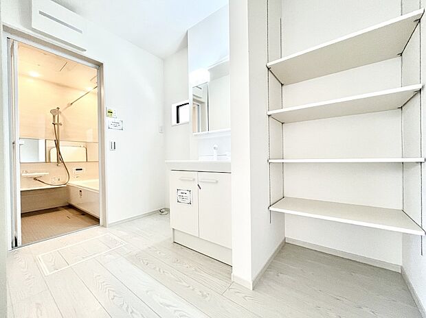 【脱衣場】身支度もスムーズにおこなえる脱衣場      