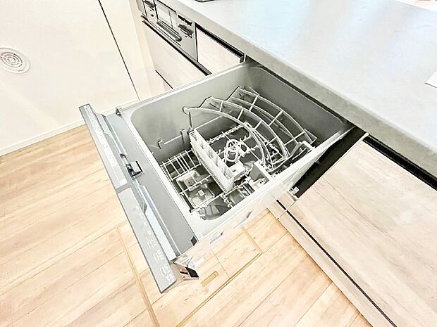 【食洗機】面倒なお片づけは食洗機にお任せ！家事の負担が減って、時間にも気持ちにもゆとりができます。