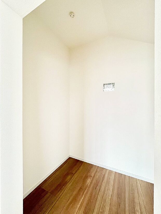 【ウォークインクローゼット】ウォークインクローゼットの活用で生活空間スッキリ  