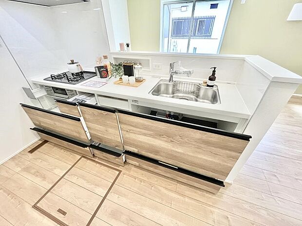 【スライド収納】給湯器リモコンで家事もスムーズに。