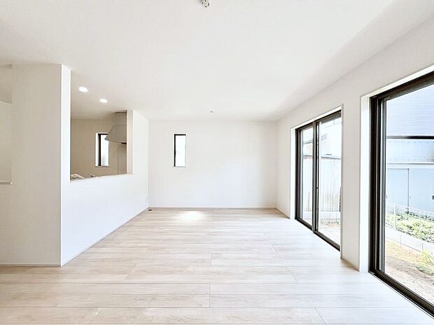 【ダイニング】家族の笑顔が自然と生まれてくる、そんな雰囲気のダイニングに仕上がっています