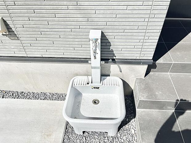 【その他現地】外水栓があると、庭のお手入れやちょっとした手洗い・洗車に便利です！