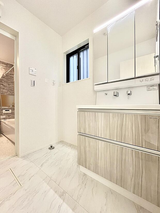 【脱衣場】身支度もスムーズにおこなえる脱衣場        