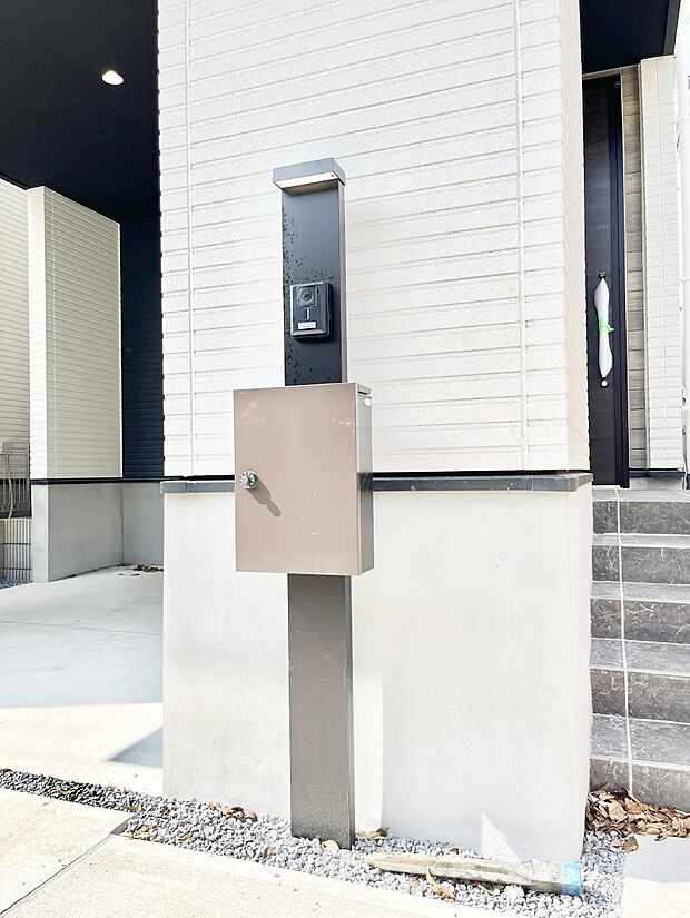 【その他現地】表札・インターホン・ポストをひとつに集約