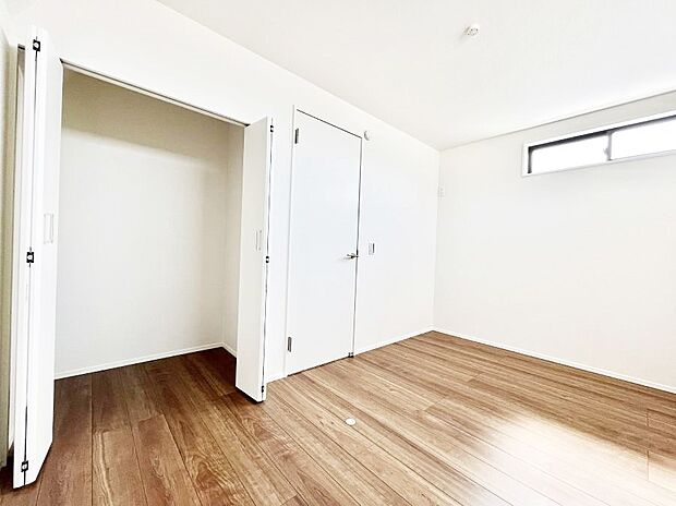 【寝室】収納が充実しているので居住スペースを広々使えます