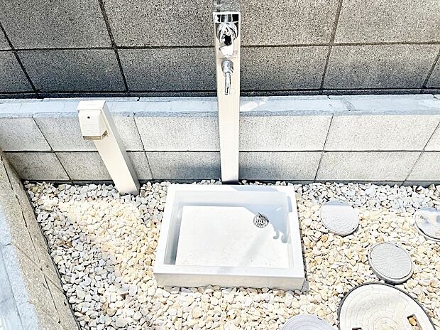 【その他現地】外水栓があると、庭のお手入れやちょっとした手洗い・洗車に便利です！ 