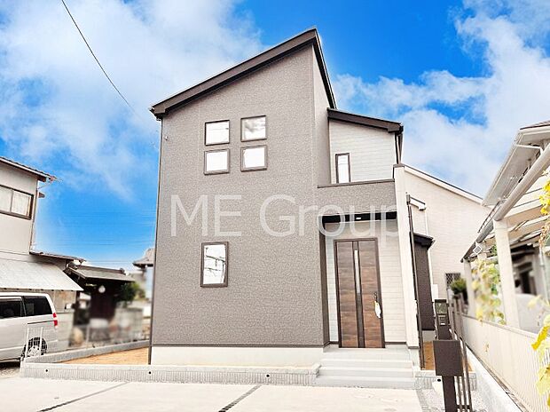 【現地外観写真】上質感あふれる外観デザイン。魅力の住まいを実現。