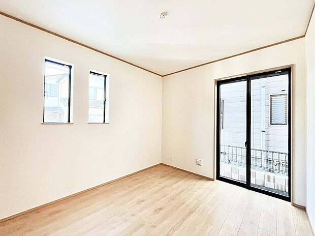 【子供部屋】リビング横の洋室は引き戸を開ければリビングと一体に。閉じれば独立した洋室に。