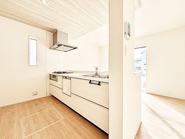 【ダイニングキッチン】料理をしながらご家族との会話を楽しめる対面カウンターキッチン