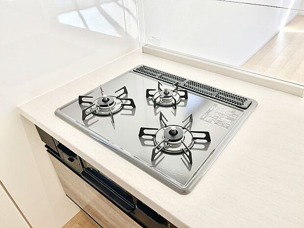 【三ツ口コンロ】三口ガスコンロでお料理が一気にはかどりそう。  