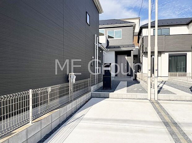 【現地外観写真】たっぷりの陽光と心地よい風が舞い込む住まい