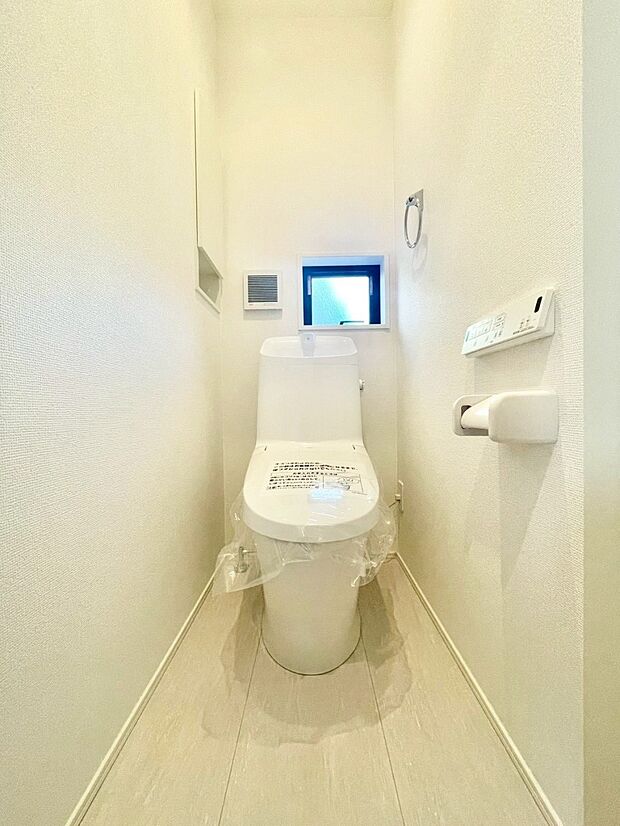 【トイレ】トイレは温水洗浄機能付き