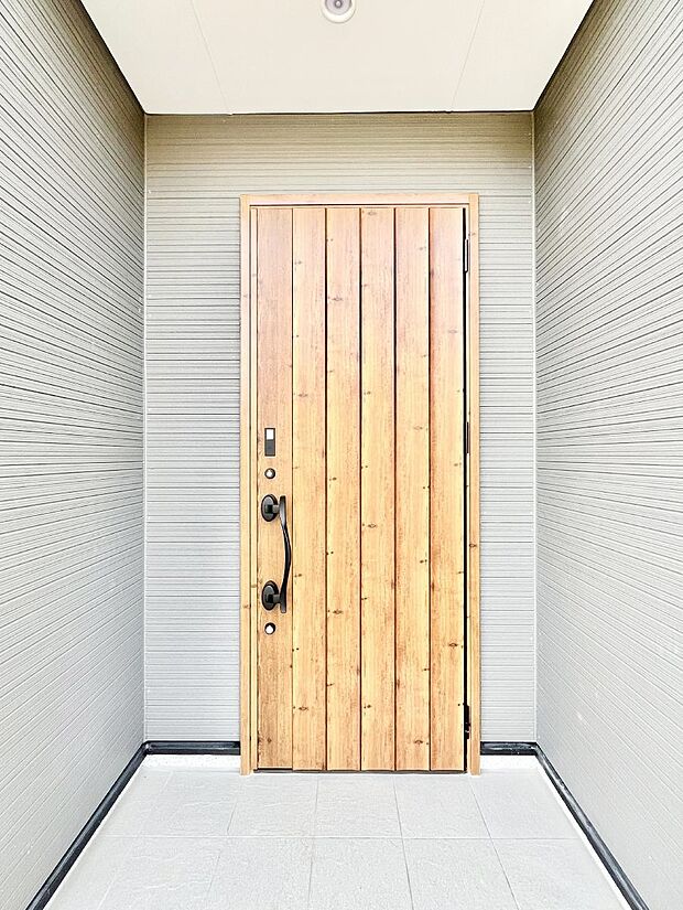 【玄関】大切な家族、来客を出迎える玄関。