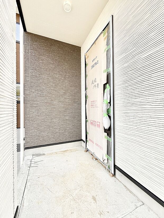 【玄関】大切な家族、来客を出迎える玄関。