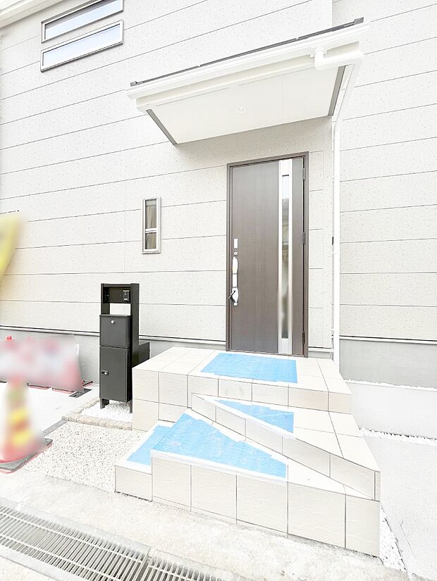 【玄関】シンプルで落ち着いた雰囲気の玄関周り