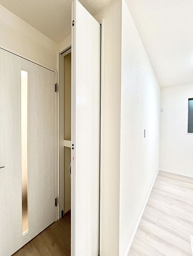 【リビング収納】リビング収納。ここに収納があると物が集まるLDKがスッキリ片付きそうですね。  