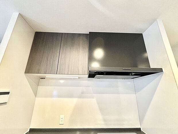 【吊戸棚】キッチン上部の吊戸棚を設置しました。